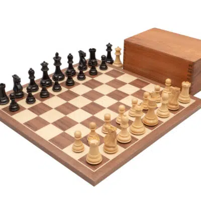 Conjunto Competição Tabuleiro de Xadrez em Madeira de Nogueira e Ácer, Jogo de Xadrez em Madeira de Buxo & Caixa de Arrumação em Madeira de Pau-Rosa Dourado