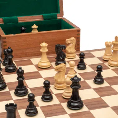 Conjunto Competição Tabuleiro de Xadrez em Madeira de Nogueira e Ácer, Jogo de Xadrez em Madeira de Buxo & Caixa de Arrumação em Madeira de Pau-Rosa Dourado - Image 2