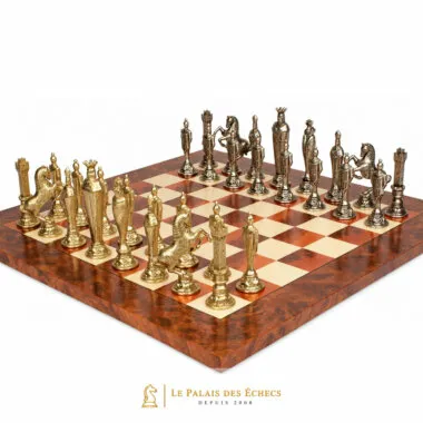 Jogo de xadrez completo Florentine Renaissance, peças metálicas douradas e prateadas sobre tabuleiro de raiz