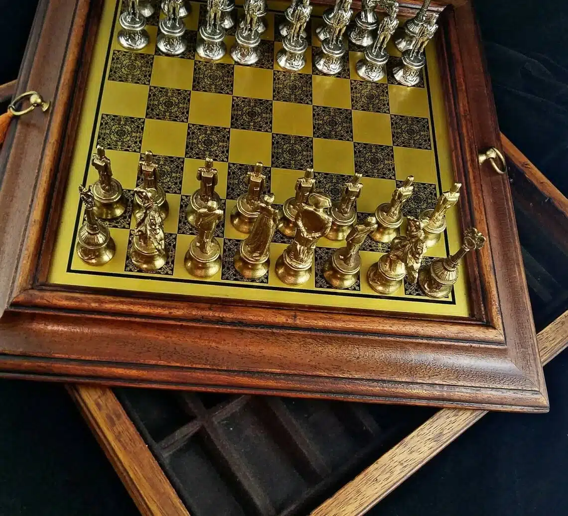 Conjunto Grande Napoleão IV Tabuleiro de Xadrez em Madeira Original e Jogo de Xadrez em Metal - Image 3