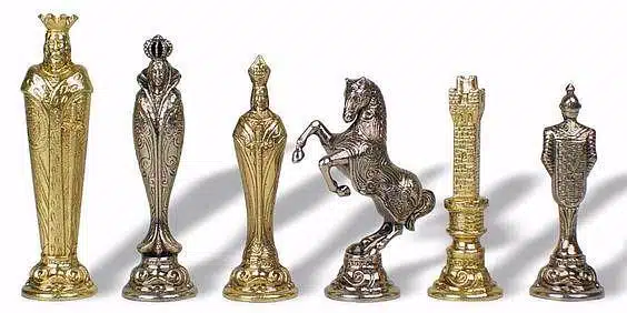 Ensemble "Florentine Renaissance" Echiquier en Bois d'Orme et de Bruyère & Jeu d'Echecs en Métal