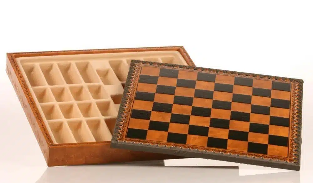 Conjunto Napoleão II Tabuleiro em Couro Sintético & Jogo de Xadrez em Metal Maciço - Image 10