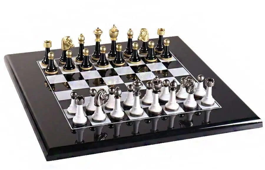 Conjunto Staunton Design II Tabuleiro em Madeira Lacada & Jogo de Xadrez em Metal Maciço Lacado Preto e Branco