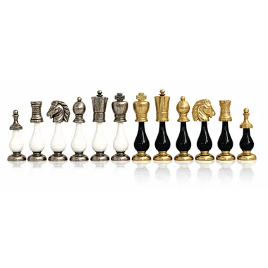 Peças de xadrez em metal dourado e prateado com bases pretas e brancas