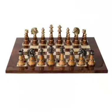 Conjunto Staunton XL II Tabuleiro de Xadrez em Madeira de Ulmeiro e Urze Lacada & Jogo de Xadrez em Madeira e Latão