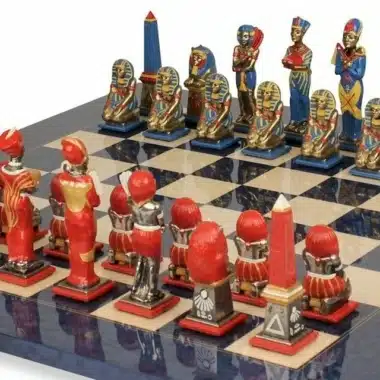 Alternative view of Conjunto Egito III Tabuleiro de Xadrez em Madeira de Ácer & Jogo de Xadrez em Metal Maciço Pintado à Mão