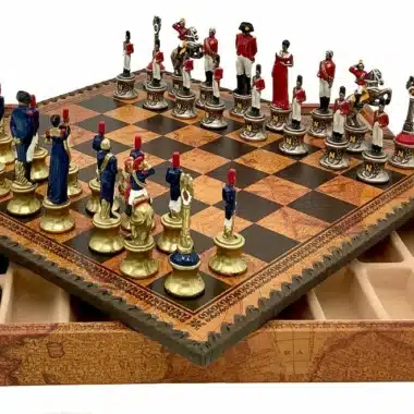 Vista aproximada das peças coloridas Napoleão III no tabuleiro