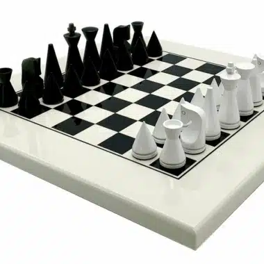 Conjunto Pirâmide Moderno Branco Tabuleiro de Xadrez em Madeira Maciça Lacada Branca & Jogo de Xadrez em Madeira Lacada Preto e Branco