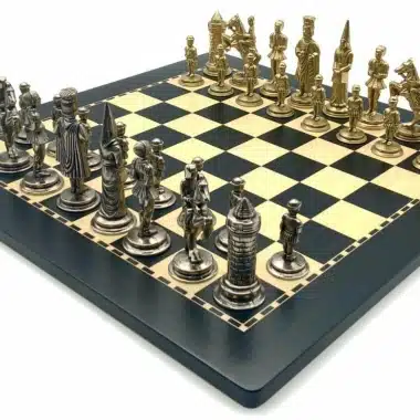 Conjunto Camelot Rei Artur XI Tabuleiro de Xadrez em Madeira e Figuras em Metal