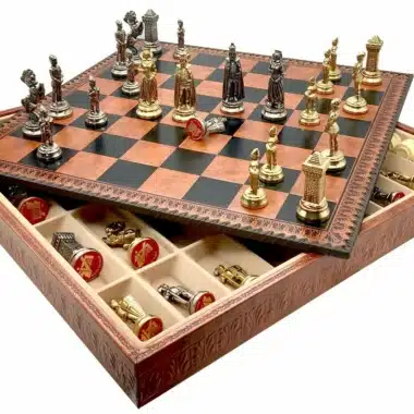 Alternative view of Conjunto Mary Stuart VII Tabuleiro de Xadrez com Arrumação e Jogo de Xadrez em Metal