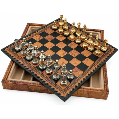 Jogo de xadrez completo com tabuleiro-caixa e peças banhadas a ouro e prata
