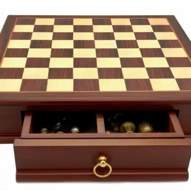 Alternative view of Conjunto Staunton Mix III Tabuleiro de Xadrez em Madeira de Mogno e Ácer com Compartimento de Arrumação & Jogo de Xadrez em Metal Maciço