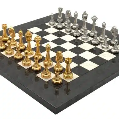 Conjunto Classic Flower 4 Tabuleiro de Xadrez em Madeira de Ácer e Urze e Jogo de Xadrez em Metal Banhado a Ouro e Prata