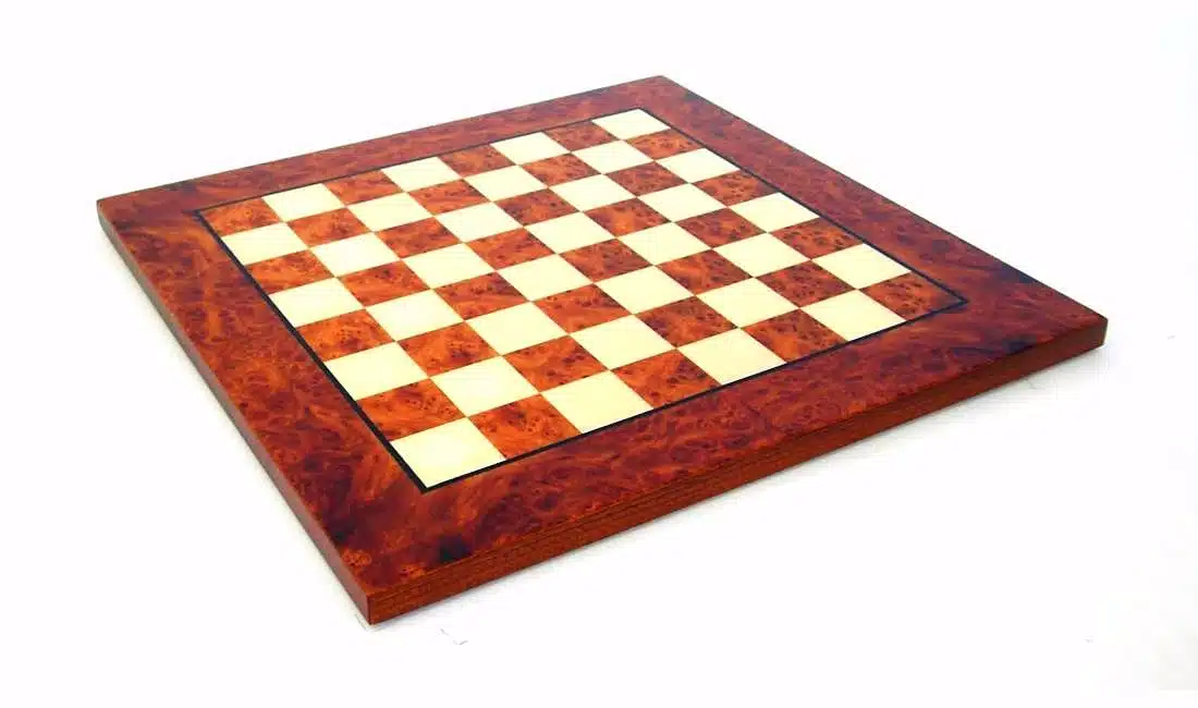 Ensemble "Staunton Piccolo" Echiquier en Bois de Bruyère et d'Orme & Jeu d'Echecs en Laiton Massif