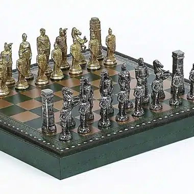 Conjunto Romanos vs Bárbaros: Tabuleiro de Xadrez em Couro Sintético & Jogo de Xadrez em Metal
