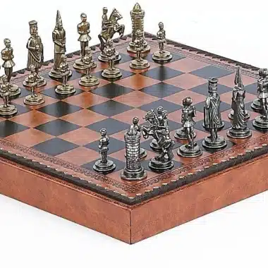 Conjunto Camelot Rei Artur XII Tabuleiro com Arrumação e Jogo de Xadrez em Metal