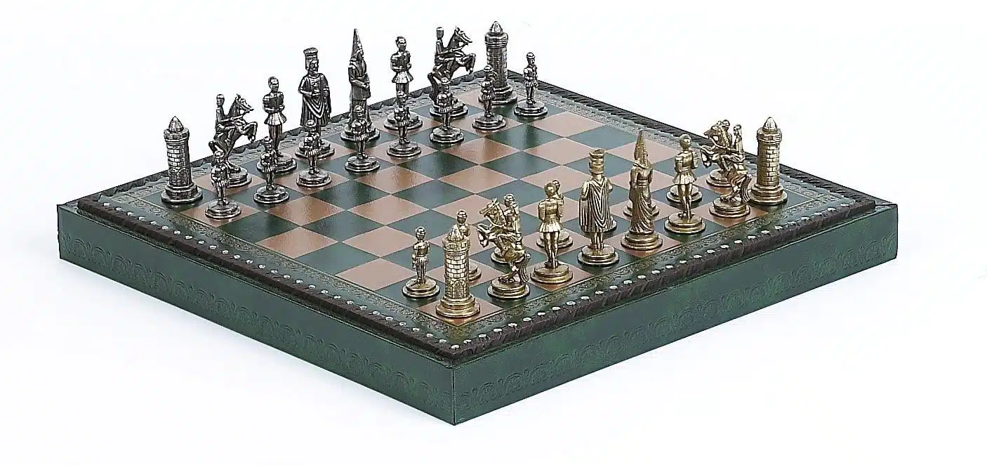 Conjunto Camelot Rei Artur XIII Tabuleiro de Xadrez com Arrumação e Jogo de Xadrez em Metal
