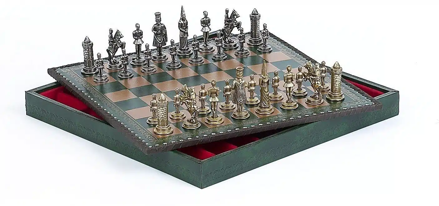 Conjunto Camelot Rei Artur XIII Tabuleiro de Xadrez com Arrumação e Jogo de Xadrez em Metal - Image 2