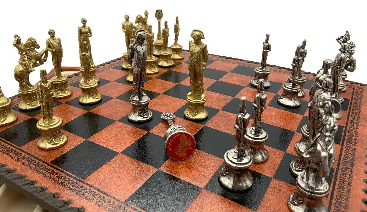Conjunto Napoleão II Tabuleiro em Couro Sintético & Jogo de Xadrez em Metal Maciço - Image 2