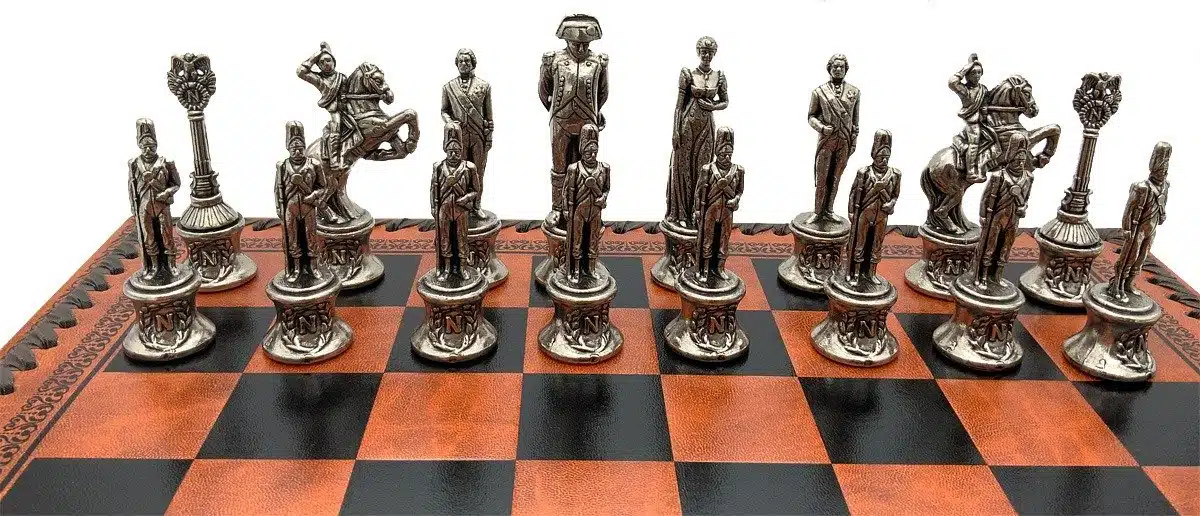 Conjunto Napoleão II Tabuleiro em Couro Sintético & Jogo de Xadrez em Metal Maciço - Image 3