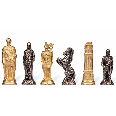 Peças de xadrez Romanos vs Bárbaros, dama, rei, cavalo e torre douradas e prateadas