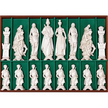 Pormenor das figuras Renaissance em madeira esculpida, reis e peões