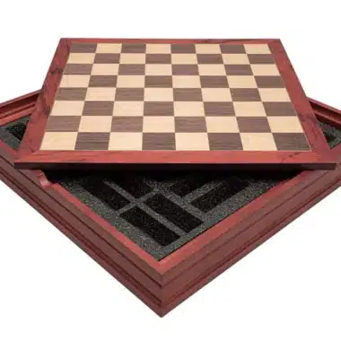 Alternative view of Tabuleiro de Xadrez em Nogueira e Ácer com Compartimento de Arrumação