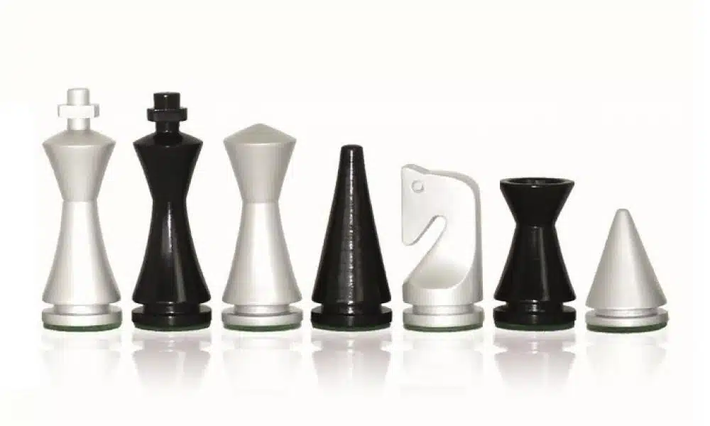 Conjunto Pirâmide Moderno Branco Tabuleiro de Xadrez em Madeira Maciça Lacada Branca & Jogo de Xadrez em Madeira Lacada Preto e Branco - Image 8