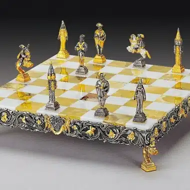 Ensemble "Gulliver et les Lilliputiens II" Echiquier et Jeu d'Echecs en Bronze, Onyx et Or 24 Carats