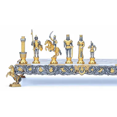 Conjunto "Carlos Magno Imperador do Sacro Império Romano" Tabuleiro de Xadrez e Jogo de Xadrez em Bronze, Ónix e Ouro 24 Quilates
