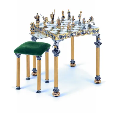 Mesa de xadrez quadrada com jogo Batalha de Áccio e banco de veludo