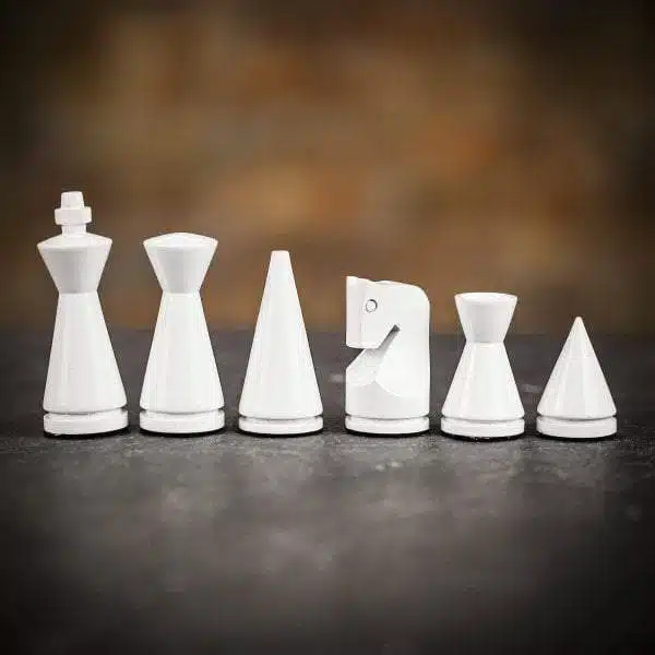 Conjunto Pirâmide Moderno Branco Tabuleiro de Xadrez em Madeira Maciça Lacada Branca & Jogo de Xadrez em Madeira Lacada Preto e Branco - Image 11