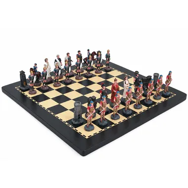 Jogo de xadrez Batalha de Troia em estanho sobre tabuleiro de madeira, vista geral