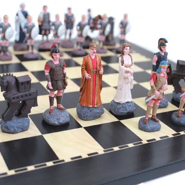 Alternative view of Conjunto Batalha de Troia: Tabuleiro de Xadrez em Madeira e Jogo de Xadrez em Estanho