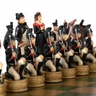 Alternative view of Conjunto Napoleão Campanha da Rússia IV Jogo de Xadrez em Resina e Tabuleiro em Madeira Tingida Preto e Marfim