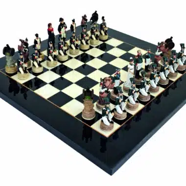 Conjunto Napoleão Campanha da Rússia III Jogo de Xadrez em Resina e Tabuleiro em Madeira de Ácer Preto