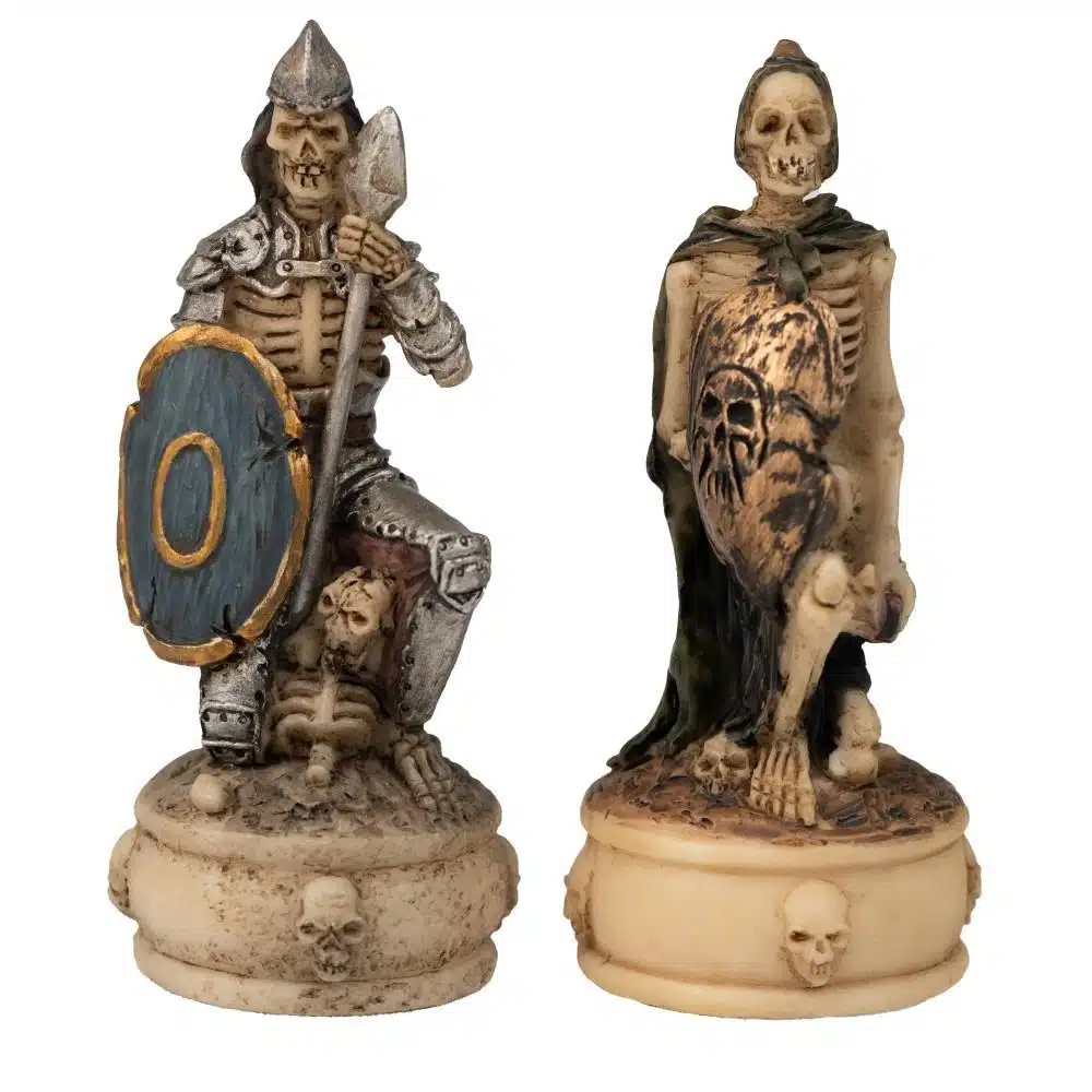 Conjunto Mortos-Vivos Tabuleiro em Couro Sintético Preto e Jogo de Xadrez em Resina Pintado à Mão - Image 12