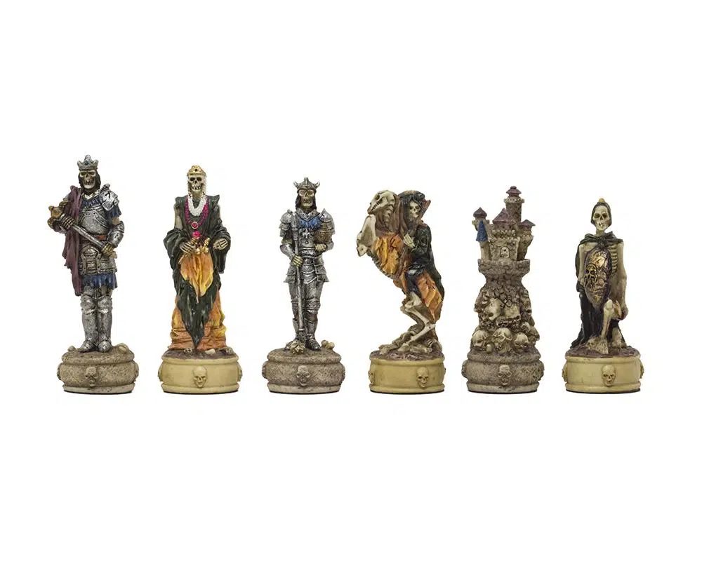 Conjunto Mortos-Vivos Tabuleiro em Couro Sintético Preto e Jogo de Xadrez em Resina Pintado à Mão - Image 8