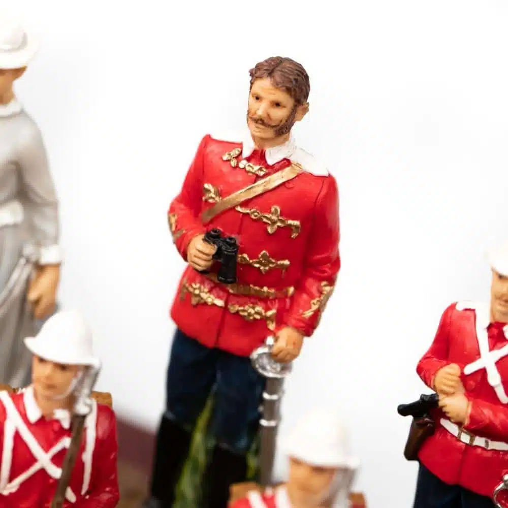 Conjunto Guerra Anglo-Zulu Tabuleiro em Pele Sintética Vermelha e Jogo de Xadrez em Resina Pintado à Mão - Image 8