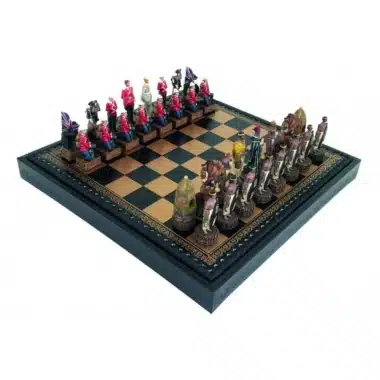 Conjunto Guerra Anglo-Zulu II Tabuleiro em Couro Sintético com Arrumação e Jogo de Xadrez em Resina Pintado à Mão