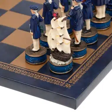 Alternative view of Conjunto Piratas III Tabuleiro em Couro Sintético e Jogo de Xadrez em Resina Pintado à Mão