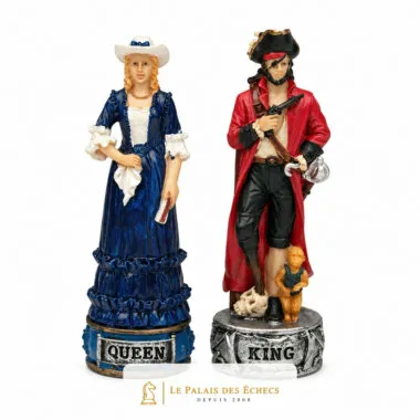 Dama com vestido elegante e rei pirata de chapéu, pormenor das peças