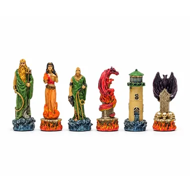 Peças de xadrez em resina Divindades da Água vs Fogo alinhadas em fundo branco