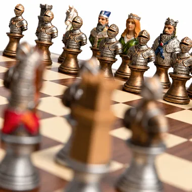 Pièces d'échecs Buste Médiéval III en résine peinte, détail des bustes royaux