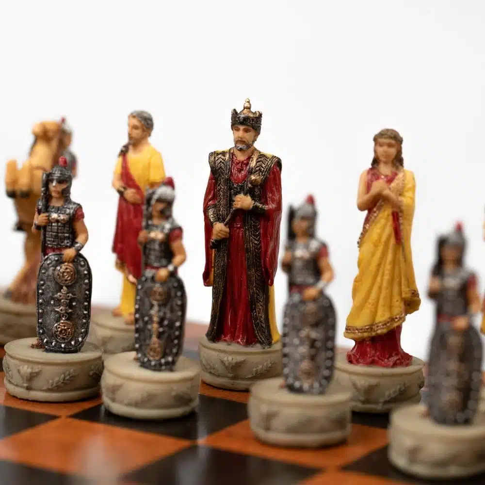 Conjunto Guerra de Troia Tabuleiro em Couro Sintético e Jogo de Xadrez em Resina Pintado à Mão - Image 3
