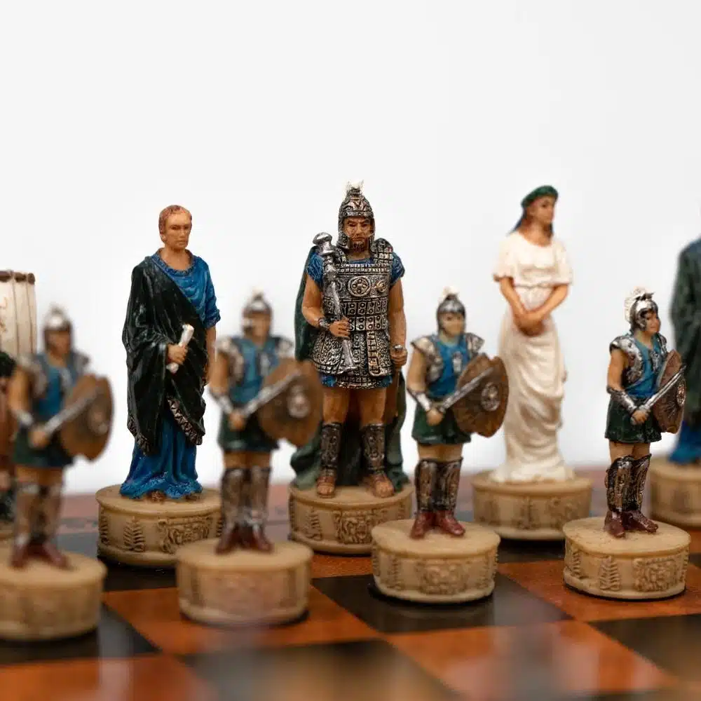 Conjunto Guerra de Troia Tabuleiro em Couro Sintético e Jogo de Xadrez em Resina Pintado à Mão - Image 6
