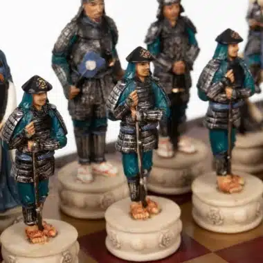 Alternative view of Conjunto Samurai Tabuleiro de Xadrez com Caixa de Arrumação em Couro Sintético e Jogo de Xadrez em Resina Pintado à Mão
