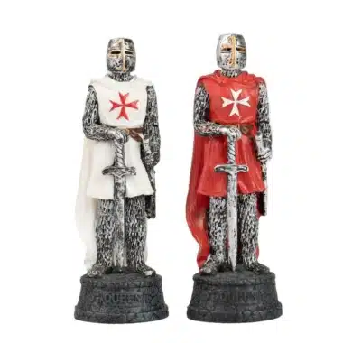 Reines templières en résine, blanche et rouge, croix sur la cape