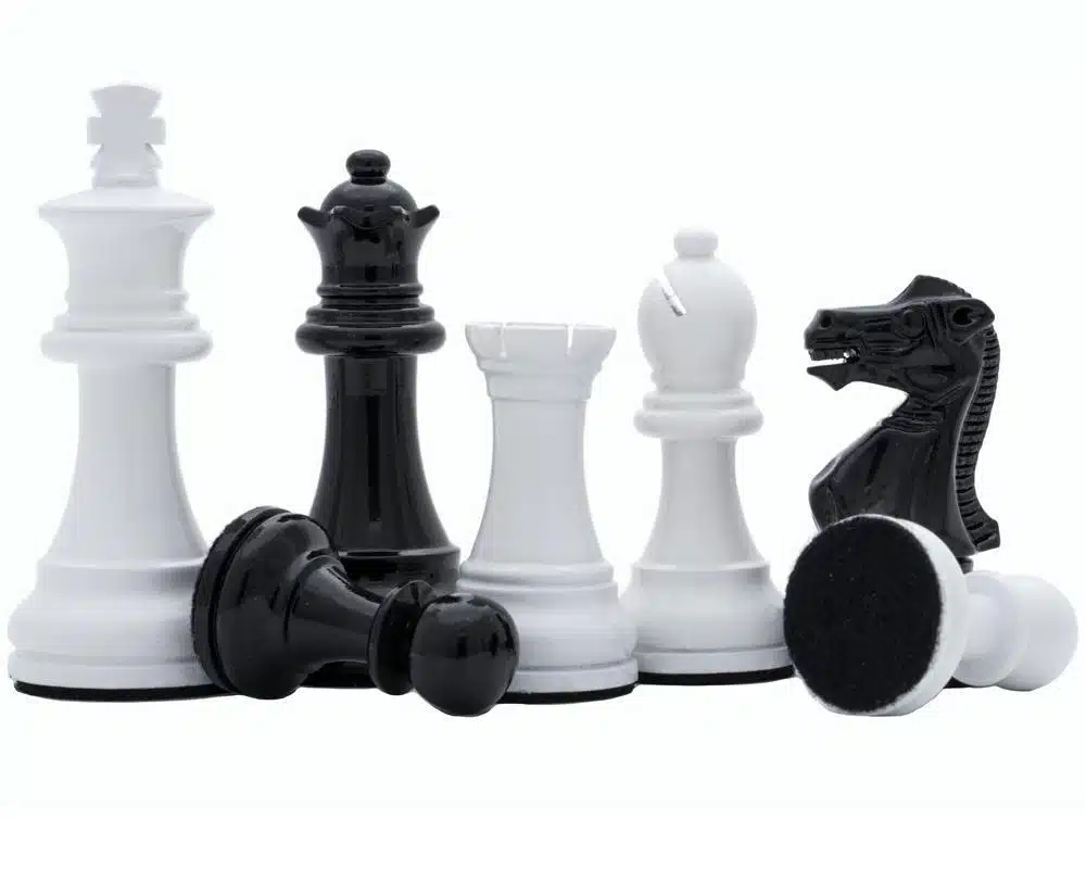 Jogo de Xadrez Bicolor Preto e Branco Moderno em Madeira Lacada - Image 6