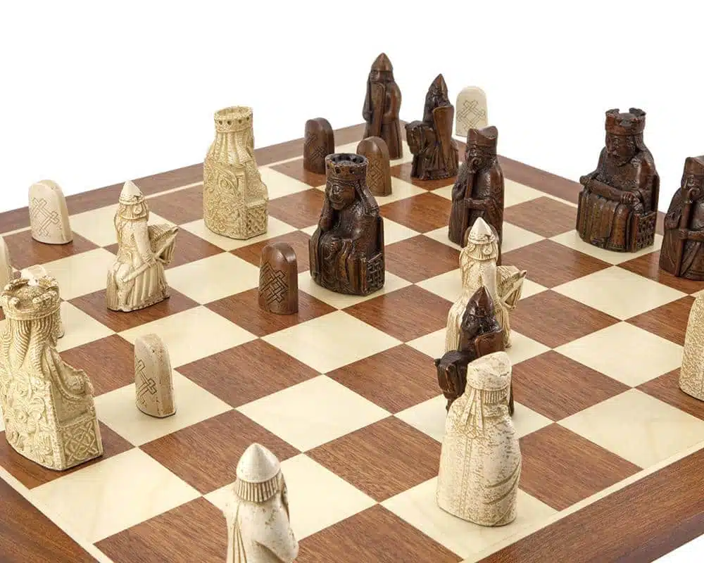 Conjunto Ilha de Lewis Gigante Tabuleiro de Xadrez em Madeira de Ácer e Mogno e Jogo de Xadrez completo (peças + tabuleiro) Ilha de Lewis - Image 2
